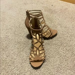 Women’s size 7 heels